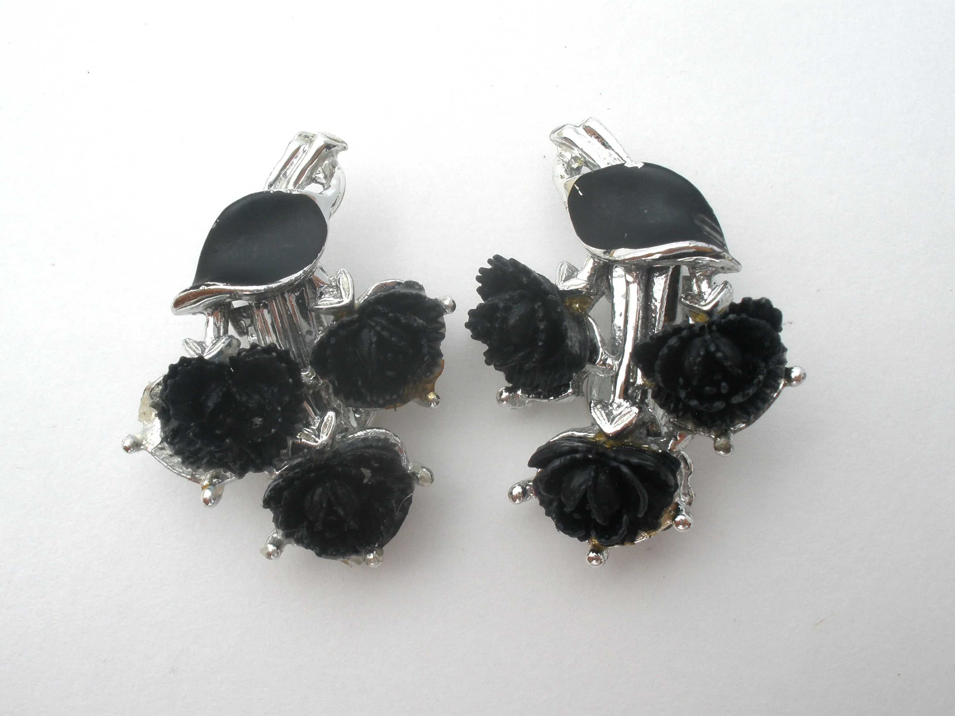 Black Thermoset Rose Brooch & Earrings Set J.J. Vintage