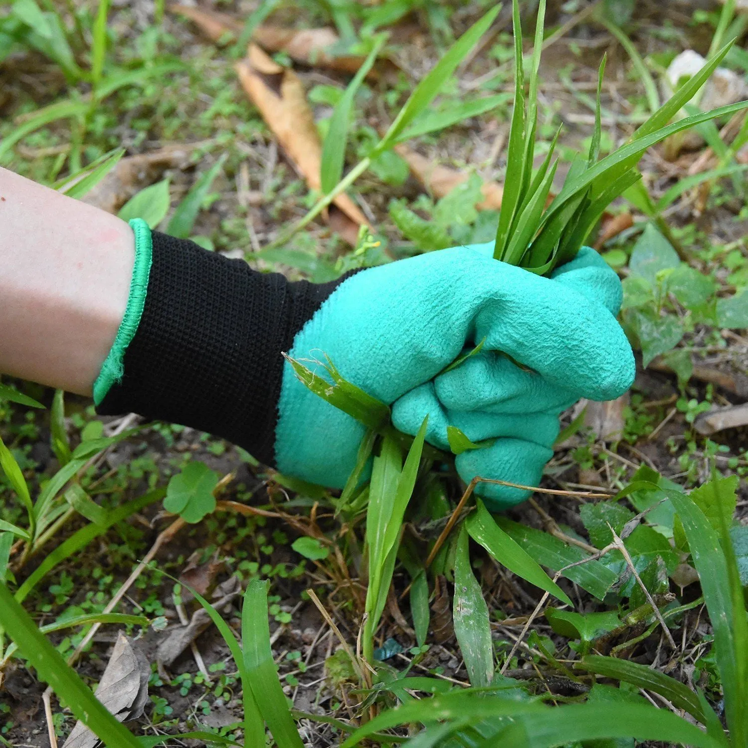 Hirundo Garden Genie Gloves with Claws on Right Hand