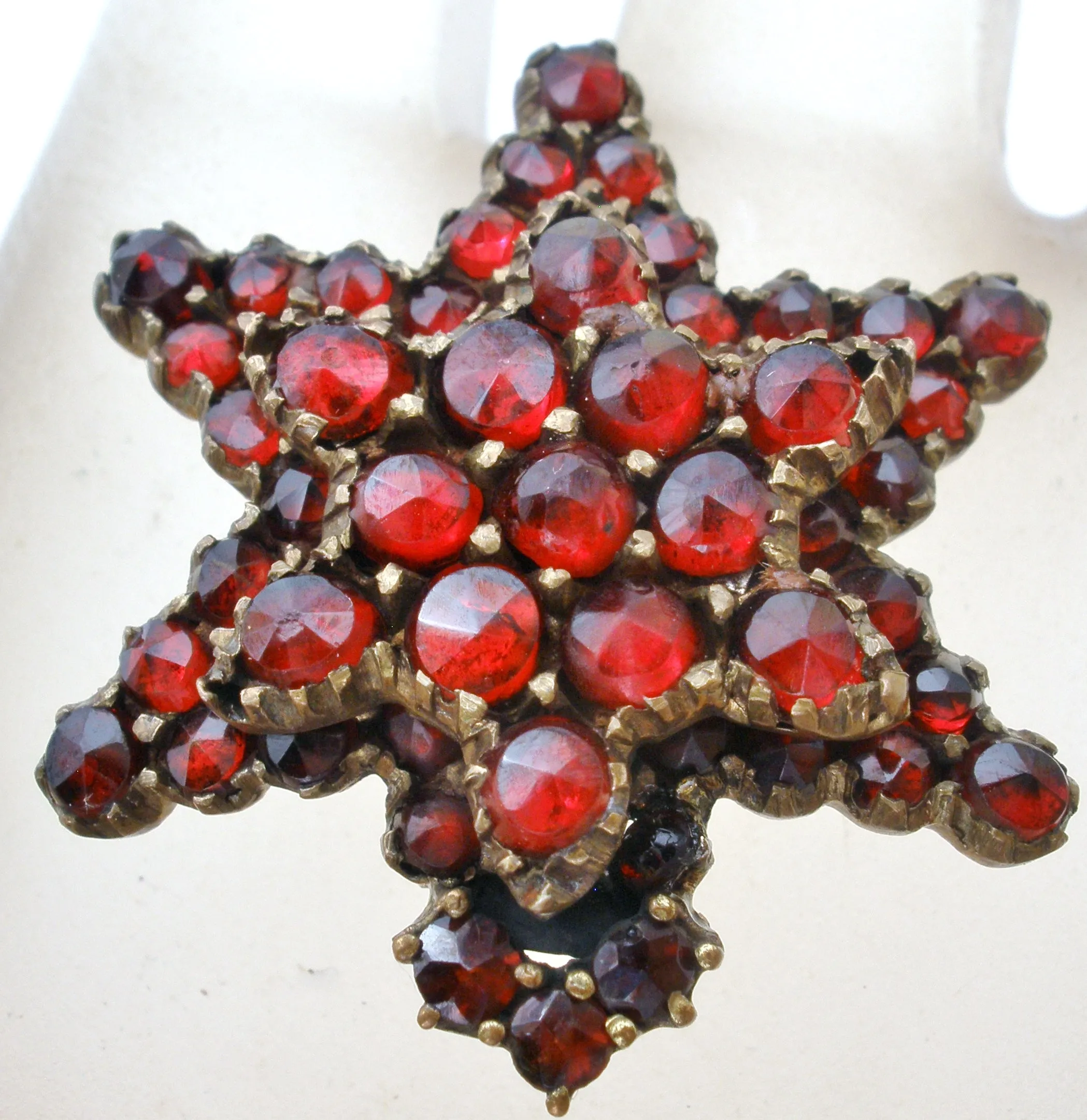 Victorian Garnet Star Gilt Brooch Pin